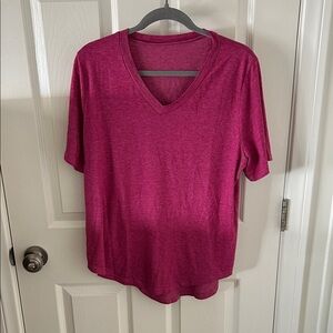Source Unknown Women’s Magenta V-Neck Shorts Sleeve Tee